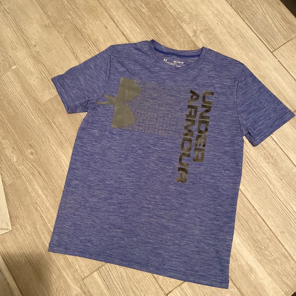 Boys Under armor headgear t shirt